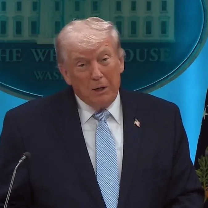 Infosys, TCS, Wipro समेत भारतीय IT कंपनियां Green Card प्रोग्राम से निलंबित, Trump के फैसले का भारतीय कर्मचारियों पर क्या होगा असर