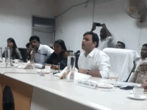 फरियादी बोला-FIR मंत्री संदीप पर भी हुई, इस्तीफा देना पड़ा:जींद ग्रीवेंस मीटिंग में बात सुनकर सभी हंसे; गौतम बोले- पूरे देश की बात मत कर