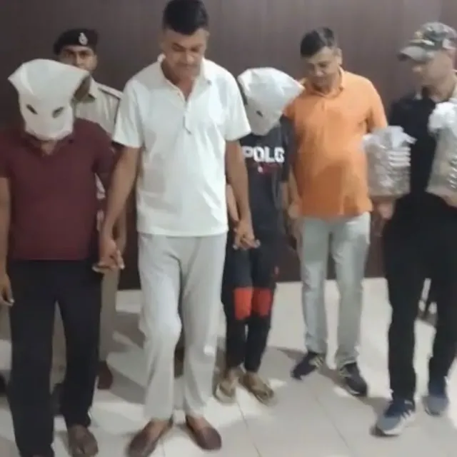 मां की हत्या करने जा रहा युवक काबू:हांसी में वारदात से पहले दबोचा, देसी कट्टा बरामद; दूसरे युवक को भी हथियार सहित पकड़ा