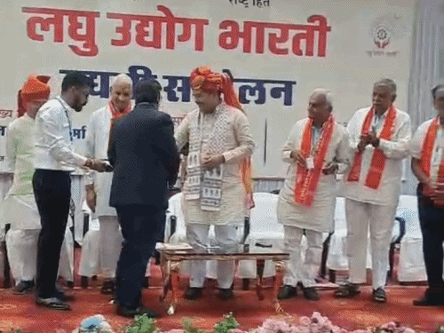 सीएम उद्यमियों से बोले- आप योजना बनाकर हमारे पास आइए:राजस्थान में होटलों की कमी, जवाई बांध में पानी लाएंगे; प्रवासी भी उद्योग लगा रहे