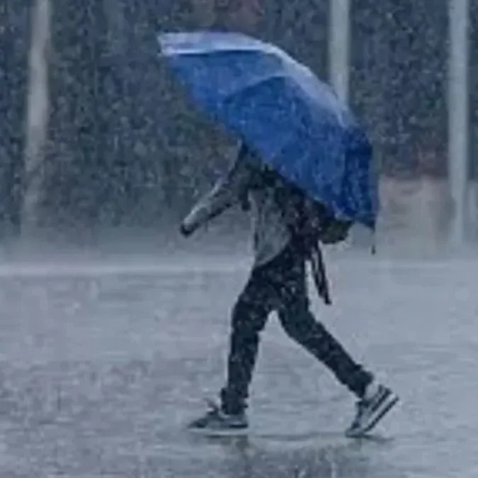 IMD Weather Update : दिल्ली-NCR में बारिश से बदला मौसम, यूपी से दक्षिण भारत तक भारी बारिश का अलर्ट