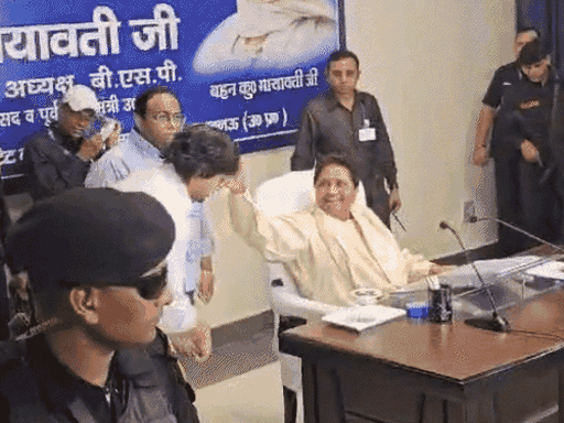 मायावती बोलीं- भतीजे आकाश को ससुर ने बिगाड़ा:शादी से पहले कभी पार्टी से नहीं निकालना पड़ा, गलती का एहसास हुआ इसलिए वापस लिया