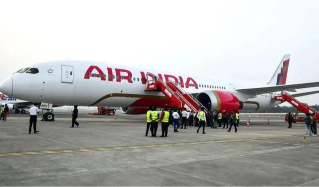 Air India और Akasa Air ने बढ़ाया Fuel Surcharge, हवाई टिकट होंगे महंगे