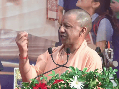 योगी बोले- विभाजनकारी ताकतों को सफल नहीं होने देना है:गुलामी के समय एक तबका समाज को बांट रहा था, वह आज भी सक्रिय