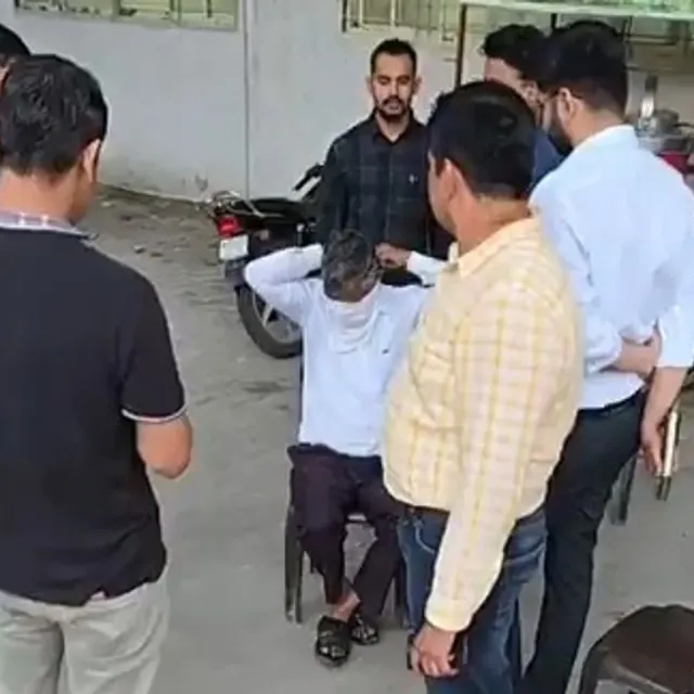 करनाल नगर निगम का सहायक ₹20 हजार रिश्वत लेते अरेस्ट:दुकान की सेल डीड ट्रांसफर के बदले मांगे, विजिलेंस ने जिला सचिवालय में पकड़ा
