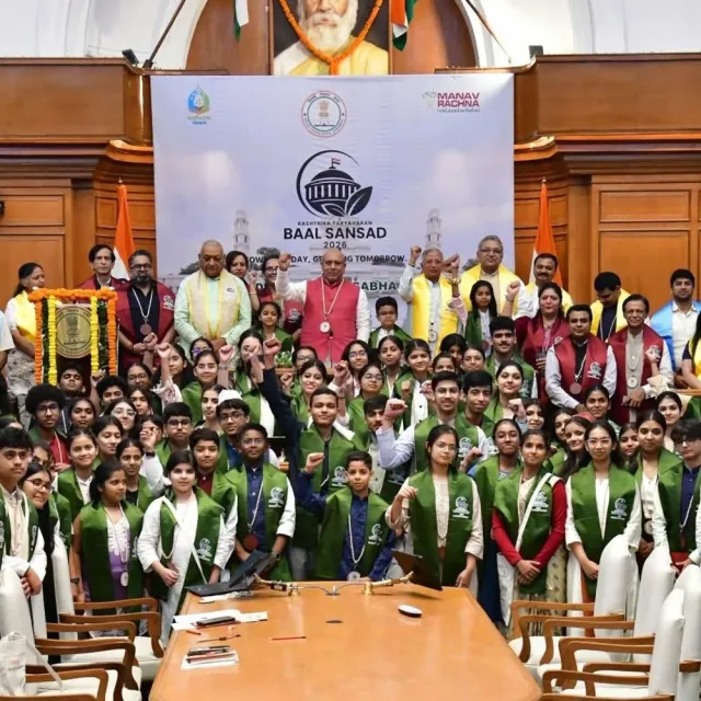 दिल्ली विधानसभा में बच्चों ने संभाली विधायकों की सीटें:सोनिंग टुडे, ग्रोइंग टुमारो थीम पर 7 से 17 वर्ष के बच्चों ने लिया हिस्सा