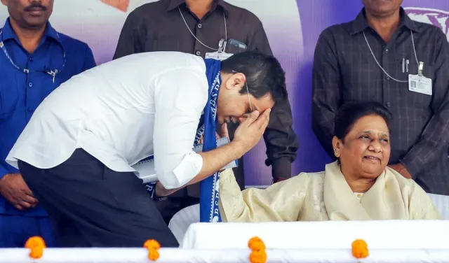 Political Drama के बाद फिर BSP में वापस कैसे लौटे Akash Anand? क्या है Mayawati का 2027 वाला प्लान?