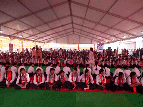 दिल्ली में नवरात्रि पर 1,400 छात्राओं को बांटी साइकिलें:CM बोलीं- बेटियों की शिक्षा और सुरक्षा हमारी प्राथमिकता