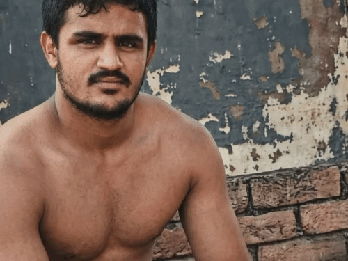 हरियाणा में रेसलर का सुसाइड:बाड़े में फंदे से लटका मिला, सुसाइड नोट में 3 नाम; भिवानी के स्टेडियम में ट्रेनिंग ले रहा था