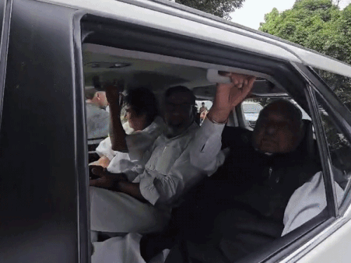 हरियाणा कांग्रेस का प्रतिनिधिमंडल राज्यपाल से मिला:MLA चंद्रप्रकाश बोले-बिना OBC कॉलम हमें मंजूर नहीं जनगणना, गलत वर्गीकरण से टुकड़ों में बंट सकती हैं जातियां