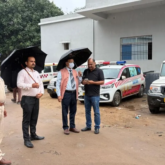औरंगाबाद सदर अस्पताल में खड़ी 10 निजी एंबुलेंस पर FIR:एक चालक को छोड़ सभी फरार, धोखाधड़ी समेत 4 धाराओं में मामला