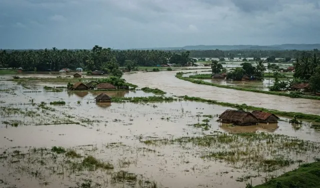 Cyclone Arnab: Odisha के गंजाम में बाढ़ पीड़ितों को निकालने में जुटा Coast Guard