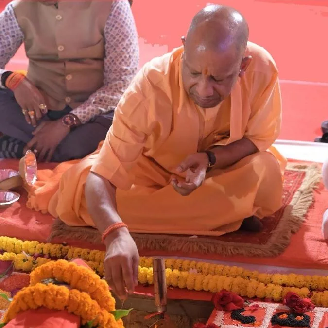 प्रयागराज में माफिया की जमीन पर गरीबों के घर, कसारी-मसारी अब 'श्रीकृष्णपुरी', CM योगी ने किया पद्मलोक योजना का भूमिपूजन