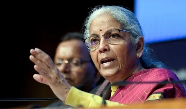 Nirmala Sitharaman ने बताया मजबूत Dollar और AI रेस के कारण Share Market छोड़ रहे विदेशी निवेशक