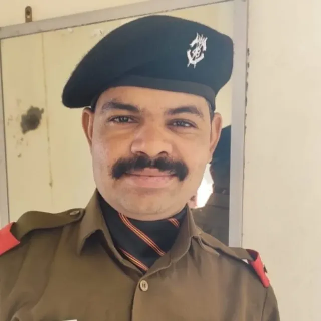 28 दिन के बेटे को छोड़ गया फौजी पिता:जन्म पर छुट्‌टी लेकर फरीदाबाद आ रहे थे, ट्रक से टकराई गाड़ी; सैन्य सम्मान से अंतिम संस्कार
