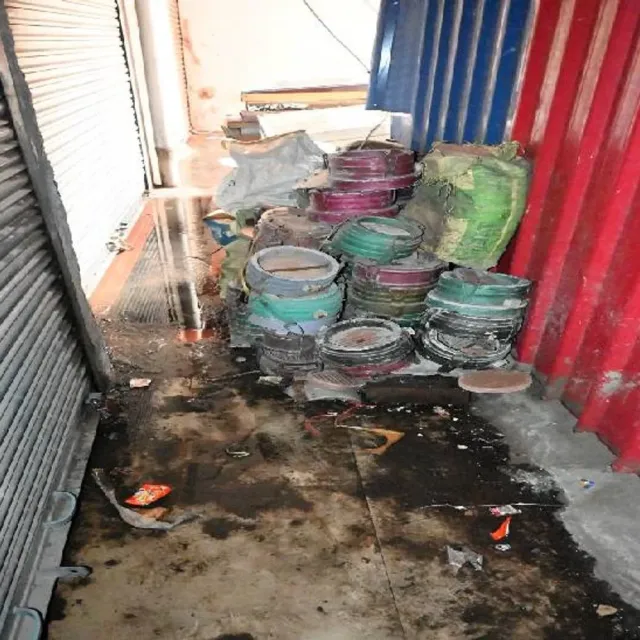 गोदाम में वेल्डिंग से निकली चिनगारी भड़की, 3 दुकानें खाक:200 दुकानों वाले चांदनी मार्केट में लगी आग, यहां 1 साल से फायर ऑडिट नहीं