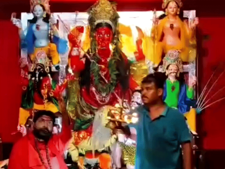 हादीपुर वाली दुर्गा मइया के दरबार में भक्त उमड़ें:दूर-दूर तक फैली है मइया की महिमा, सच्चे मन से मांगी मुरादें पूरी होती
