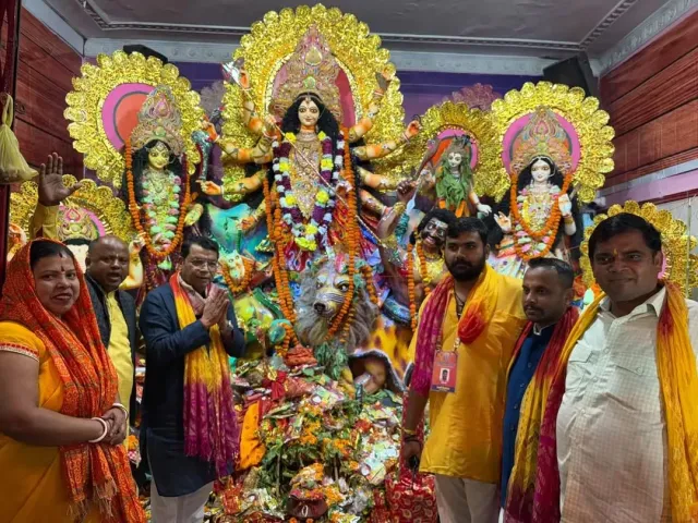 संजयनगर खेड़ा की दुर्गा पूजा में मुख्य अतिथि के रूप में शामिल हुए विधायक शिव अरोरा, मां दुर्गा के चरणों में शीश नवाकर लिया आशीर्वाद