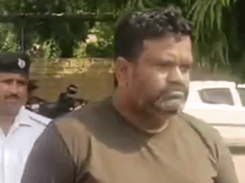 थाने की खिड़की तोड़कर आंध्रप्रदेश का तस्कर फरार:1 करोड़ के गांजे की डिलीवरी देने दौसा जा रहा था, धौलपुर पुलिस ने पकड़ा था