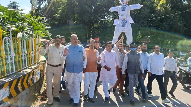 कांग्रेस के कथित दलित-विरोधी बयानों के विरोध में भाजपा अनुसूचित मोर्चा ने किया पुतला दहन.