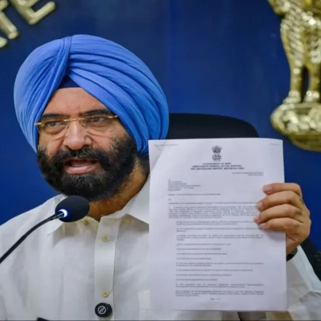 दिल्ली में ग्रेप-1 लागू, 1 नवंबर से बढ़ेगी सख्ती:बिना पीयूसीसी नहीं मिलेगा ईंधन; गैर-BS-VI बाहरी वाहनों की एंट्री पर रोक की तैयारी