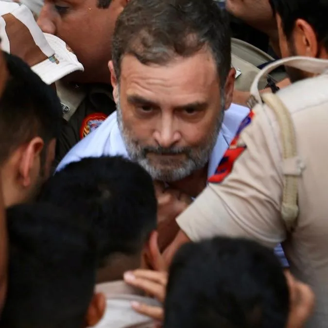 'मेरी बहन है ये'... प्रियंका को हटाने पर पुलिस पर भड़के राहुल गांधी, गूंजा नया नारा- 'ज्ञानेश कुमार कहां मिलेंगे?'
