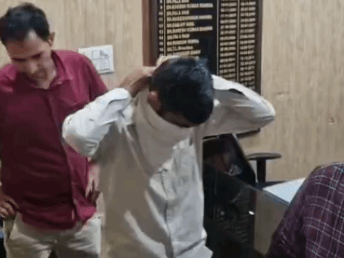 कैथल में ₹18 हजार रिश्वत लेता कंप्यूटर ऑपरेटर काबू:आरोपी बोला- म्यूनिसिपल इंजीनियर के कहने पर मांगे रुपए, ME पर भी FIR