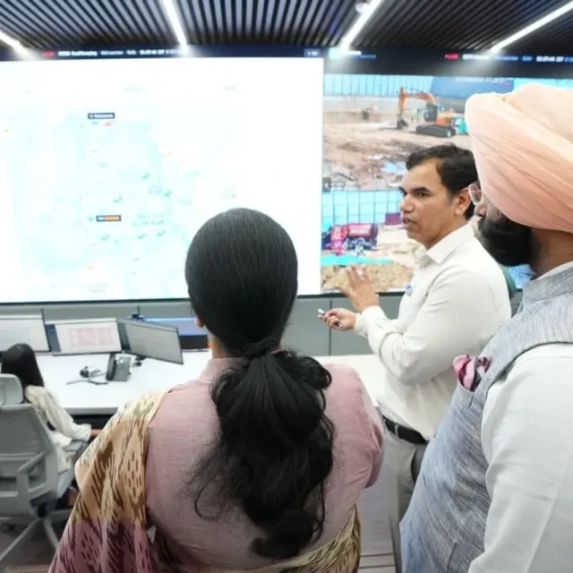 दिल्ली में इंटीग्रेटेड कमांड एंड कंट्रोल सेंटर शुरू:सीएम ने किया उदघाटन, प्रदूषण पर रियल टाइम नजर, 707 साइट कैमरों से निगरानी