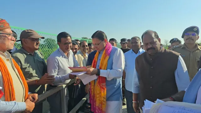 मुख्यमंत्री ने सुनीं जनसमस्याएं, अधिकारियों को दिए त्वरित समाधान के निर्देश