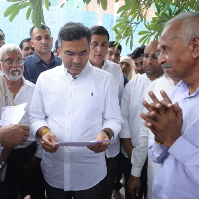 दिल्ली के छतरपुर में जलभराव से मिलेगी राहत:मंडी रोड के दोनों ओर 1420 मीटर और बांध रोड पर 1920 मीटर लंबी नालियां बनेंगी
