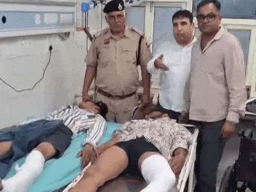 हिसार में बुजुर्ग महिला के हत्यारोपियों का एनकाउंटर:एक के पैर में गोली लगी, दूसरा बाइक से गिरा; लूट के इरादे से की थी हत्या