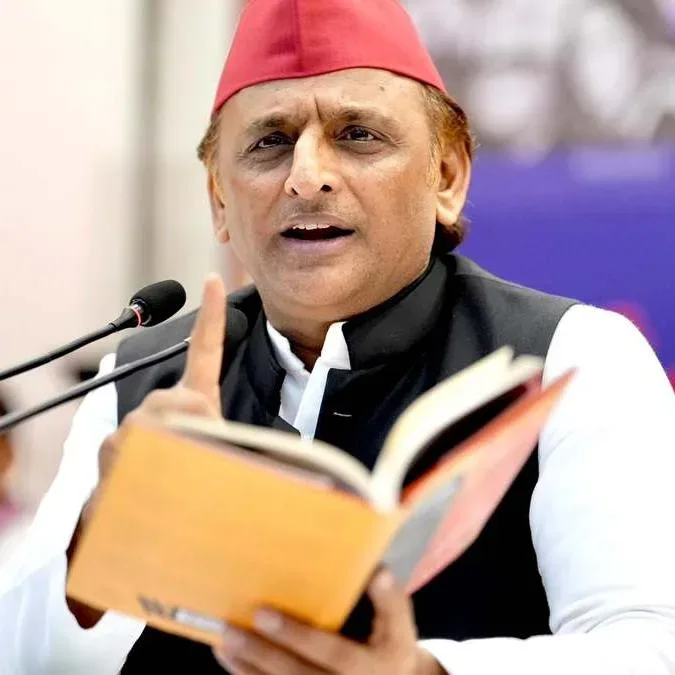 'वोट देगा अहीर, लैपटॉप लेगा जहीर', सुभाष यदुवंश का अखिलेश यादव पर तंज, लैपटॉप वितरण को लेकर उठाए सवाल