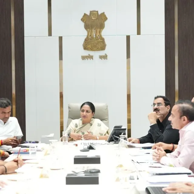 PM मोदी के जनसेवा के 25 साल पूरे:दिल्ली कैबिनेट में अभिनंदन प्रस्ताव पारित; CM बोलीं- विकसित दिल्ली के संकल्प को मिली गति