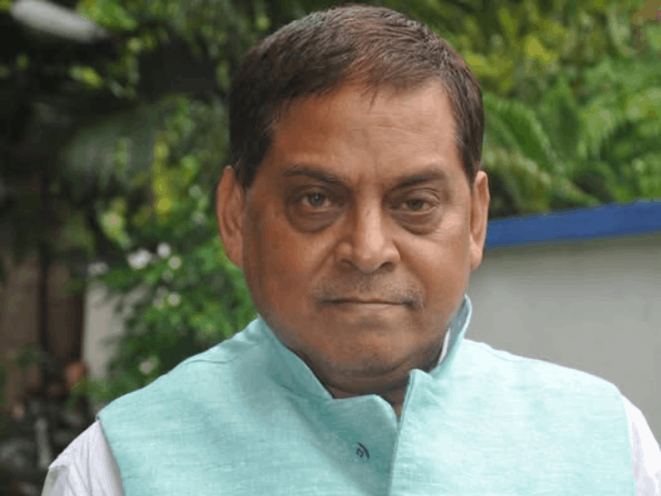 पटना में JDU के पोस्टर से ललन सिंह गायब:नीरज बोले- उनसे आशीर्वाद लेने का सवाल नहीं; संजय झा बोले- पार्टी में थोड़ा बात चलता रहता है