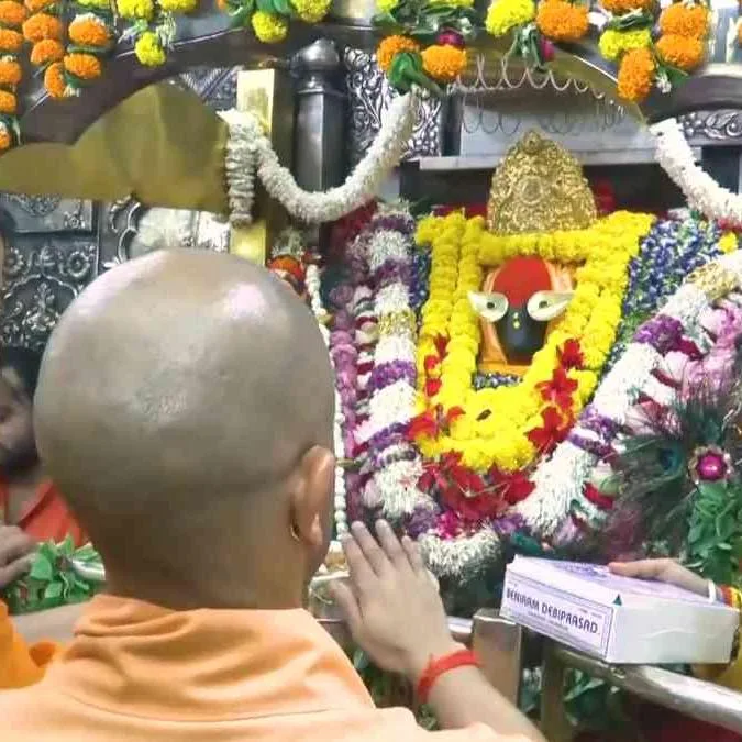 यूपी में सुविधाएं बढ़ीं तो देवी धामों को उमड़े श्रद्धालु, शारदीय नवरात्र में आस्था ने रचा नया अध्याय