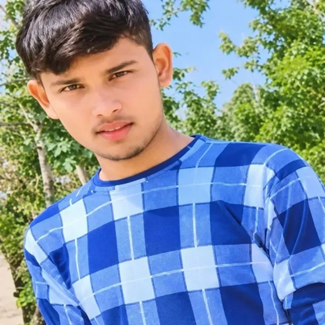फरीदाबाद में सेल्फी लेते समय झील में डूबा किशोर:दोस्त के सामने पैर फिसला, SDRF-गोताखोर तलाश में जुटे, नहीं मिला सुराग