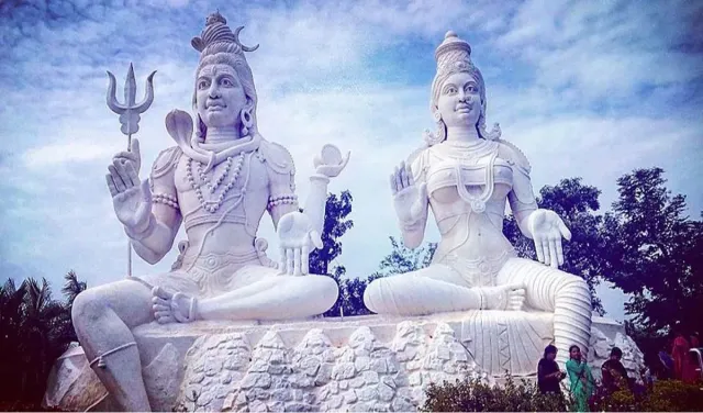 Shukra Pradosh Vrat 2026: आश्विन शुक्र प्रदोष व्रत से जीवन में आती है सुख-समृद्धि