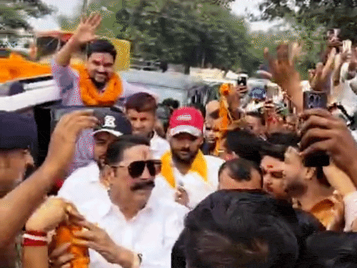 ललन ने समझाया, अनंत नहीं माने, कहा-अनुज को जिताना है:जनसुराज कैंडिडेट के लिए फिर रोड शो; नीतीश की तीन दिन में तीसरी मीटिंग