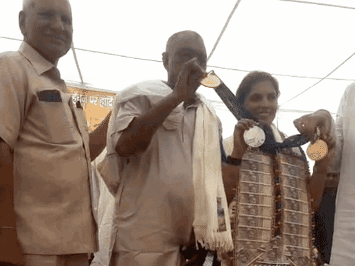 3 मेडल विजेता नीरू ढांढा के ₹5 करोड़ पर संशय:जींद की शूटर MP से खेलती हैं; स्पोर्ट्स पॉलिसी में हरियाणवी खिलाड़ी ही पात्र