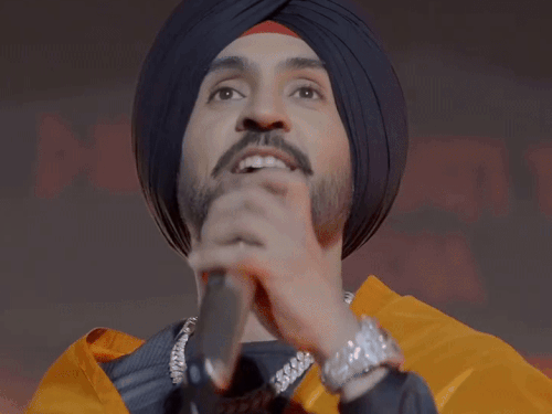 दिलजीत दोसांझ के दिल्ली कॉन्सर्ट पर विवाद:'पटियाला पैग' समेत 3 सॉन्ग बैन करने की मांग; गन बुलेट वाली जैकेट भी न पहनें सिंगर