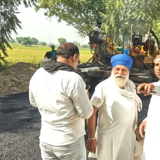 सड़क निर्माण में अनियमितता पर उकलाना विधायक नाराज:मौके पर पहुंच लिया जायजा, ठेकेदार-जेई मौके पर नहीं मिले, गुणवत्ता पर असर की आशंका