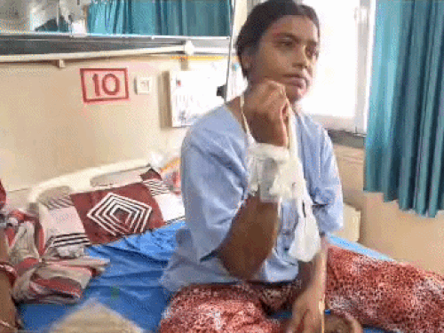 सिविल अस्पताल में पहले फ्लोर से गिरी मां-बेटी:रोहतक में देर रात की घटना, वाशरूम में जाते समय हुआ हादसा
