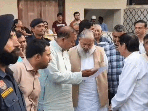 रोहतक में मंत्री विज ने कांग्रेस को आड़े हाथों लिया:बोले- स्कूल में फेल हुए बच्चे जैसी हालत; हार के लिए बहाने बनाए