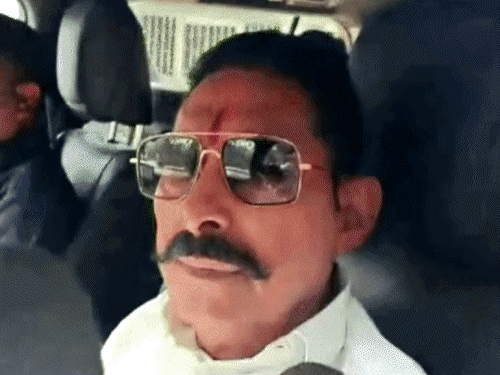 अनंत को JDU से निकाला,अब आवास खाली करने का नोटिस:विधायकी खत्म करने के लिए विधानसभा पहुंचे उमेश कुशवाहा; नीलम देवी से राज्यमंत्री का दर्जा छीना