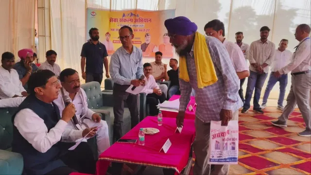 *सेवा संकल्प अभियान के तहत सरकार जन-जन के द्वार,सितारगंज बहुउद्देशीय शिविर में बांटे गए चेक व उपकरण,अनुपस्थित अफसरों का स्पष्टीकरण तलब।*