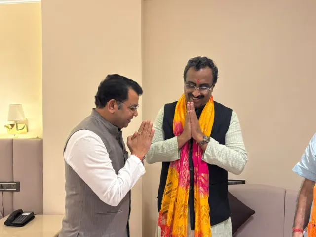 देहरादून में विधायक शिव अरोरा ने भाजपा प्रदेश प्रभारी राम माधव व सह प्रभारी बांसुरी स्वराज से की शिष्टाचार भेट व  संगठनात्मक विषयों पर हुई चर्चा*