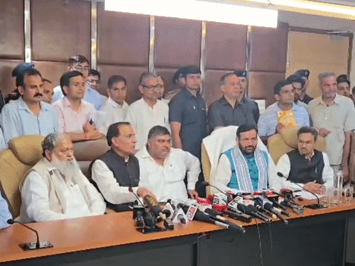 हरियाणा में 45 घंटे बाद बिजली कर्मियों की हड़ताल खत्म:प्राइवेट कंपनी का लाइसेंस रद्द करने की सिफारिश; CM के तुरंत लाइट बहाली के आदेश