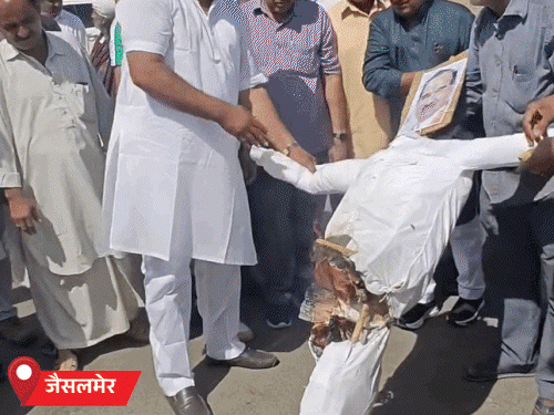 मदन राठौड़ के बयान पर जूली बोले-यही भाजपा का असली-चेहरा:केंद्र बताए बीजेपी पाकिस्तान के साथ है या खिलाफ; कांग्रेस कार्यकर्ताओं ने पुतले जलाए