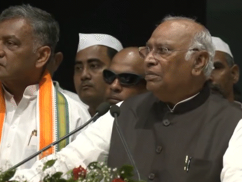 खड़गे बोले- मोदी क्या, मोदी का बाप भी जाएगा:पटना में 'मोदी नहीं जाएंगे' कहने वाले शख्स को पीटा; शाह बोले- खड़गे ने मर्यादाएं तार-तार कीं