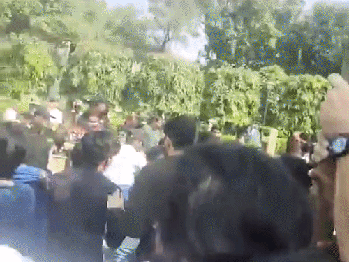 जामिया के 5 स्टूडेंट 13वें दिन भी भूख हड़ताल पर:क्लासेस ऑनलाइन हुईं; मांग- छात्र संघ बहाल हो, यहां 20 साल से चुनाव नहीं हुए